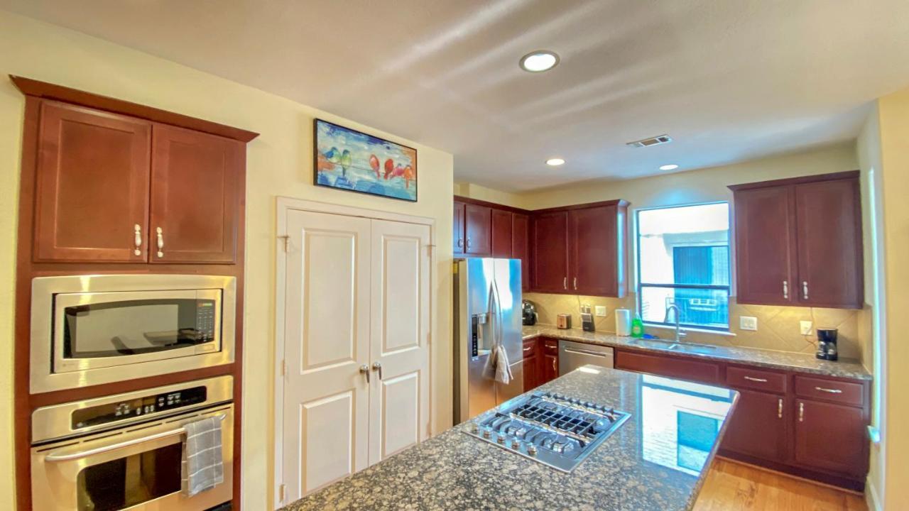 Luxury 4 Story In Downtown *
